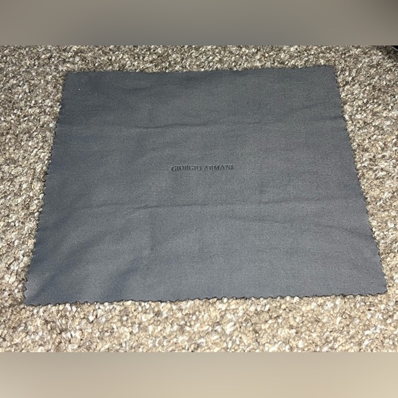 *Damaged* Giorgio Armani Solid Black Hard Sunglasses Case w/ Gray Cleaning Cloth - Picture 11 of 13